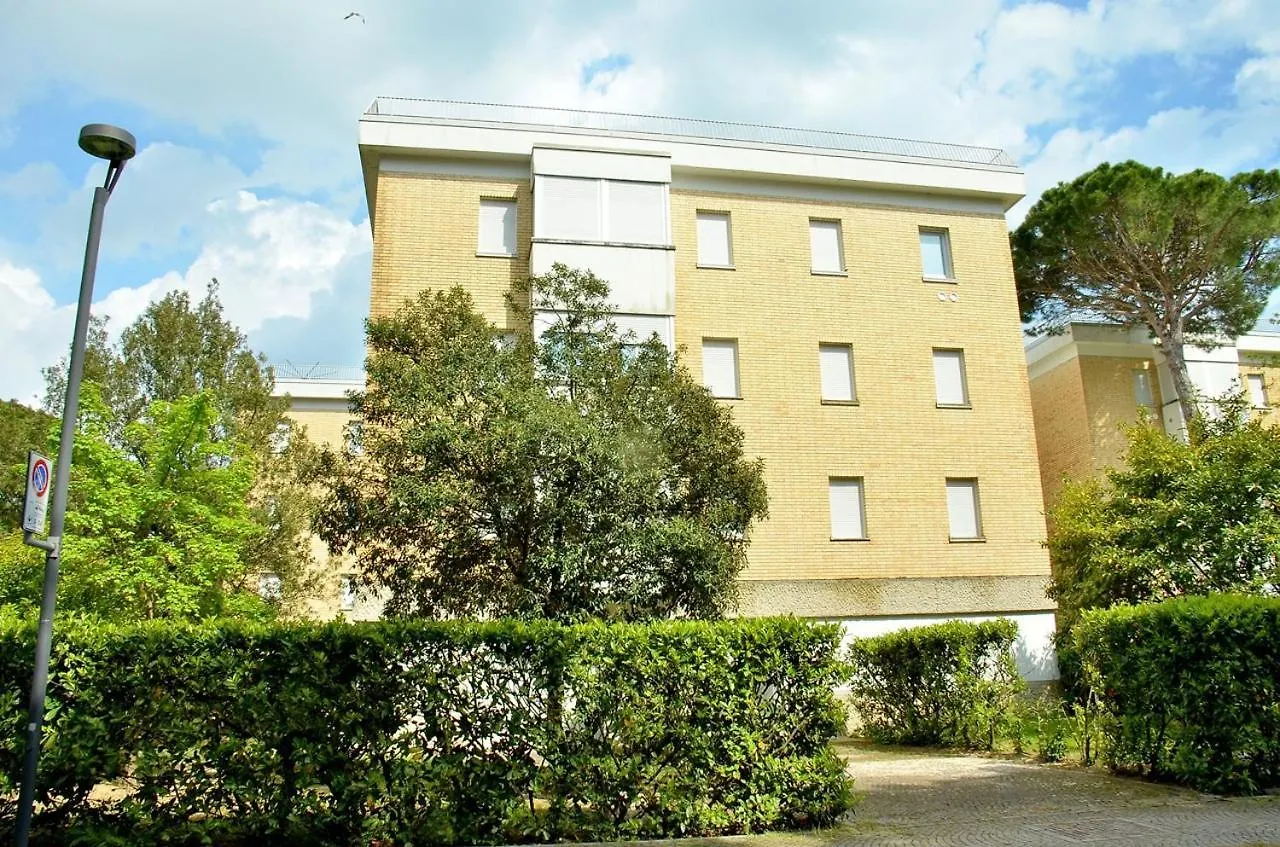 Lovely Flat With Private Garden Next To The Beach Bibione Apartment