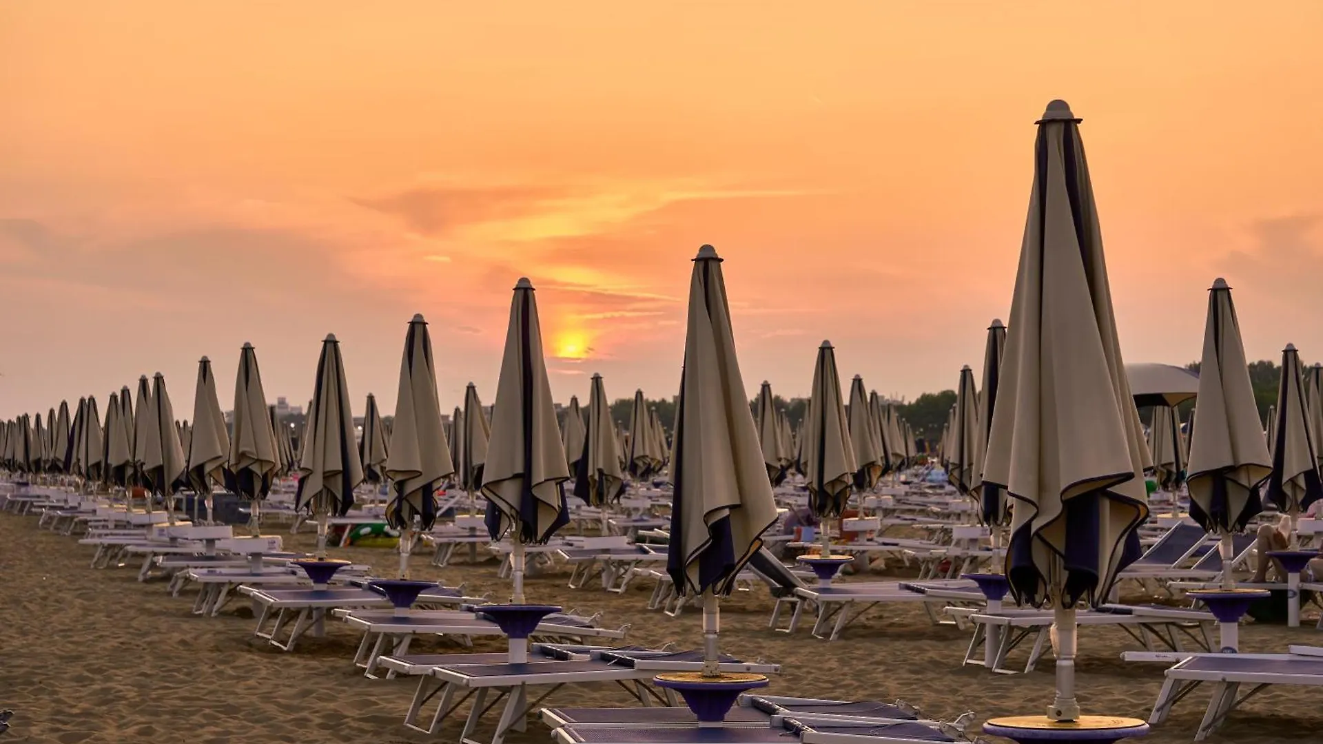 Lovely Flat With Private Garden Next To The Beach Bibione Italy