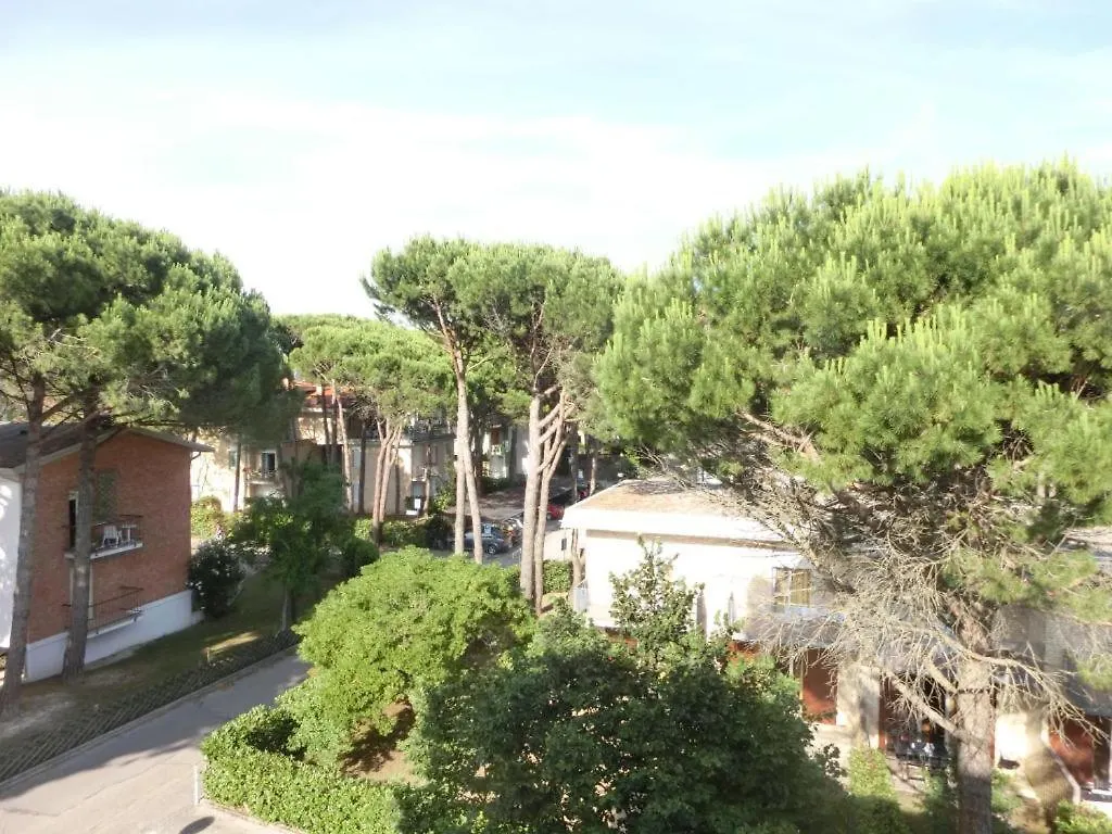 Lovely Flat With Private Garden Next To The Beach Bibione Apartment