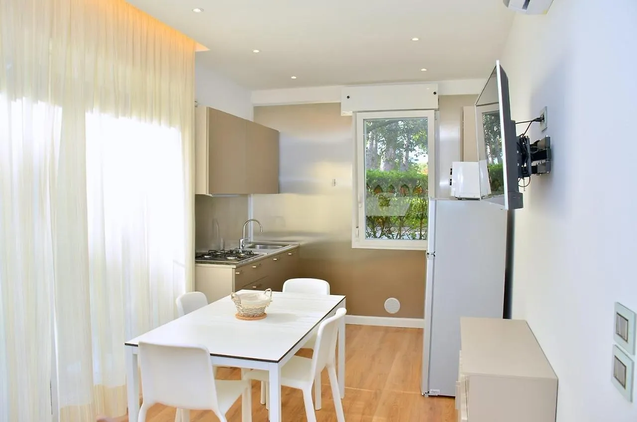 Lovely Flat With Private Garden Next To The Beach Bibione Apartment