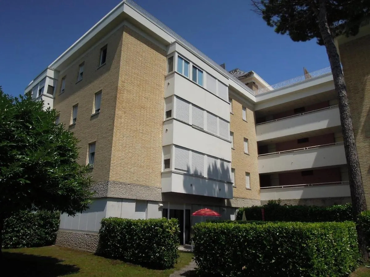 Lovely Flat With Private Garden Next To The Beach Bibione Italy