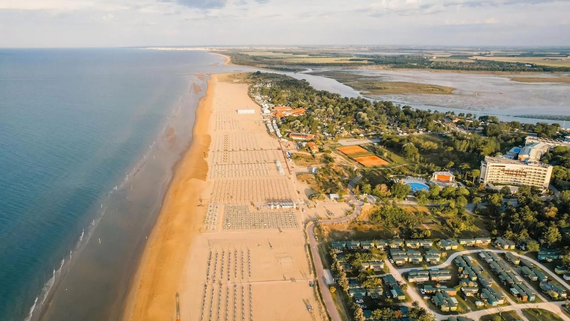 Lovely Flat With Private Garden Next To The Beach Bibione Italy